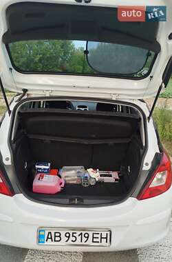 Хетчбек Opel Corsa 2011 в 