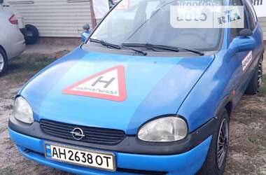 Хэтчбек Opel Corsa 1997 в Миргороде