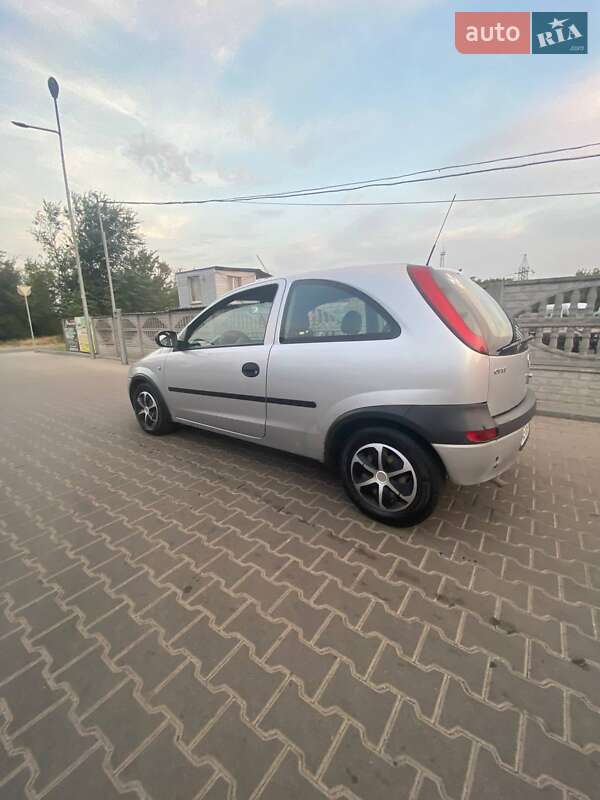 Хетчбек Opel Corsa 2001 в Кривому Розі