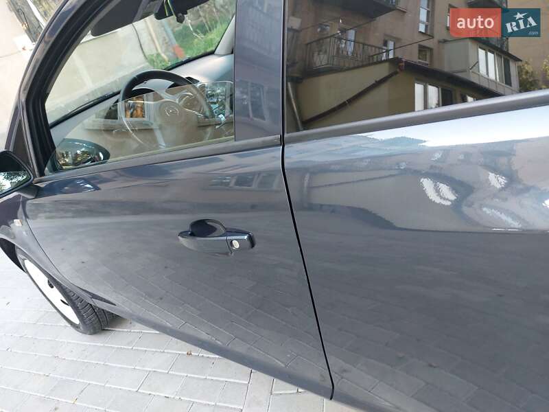 Хэтчбек Opel Corsa 2010 в Львове