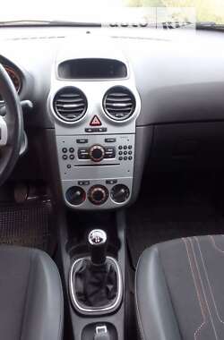 Хетчбек Opel Corsa 2012 в 