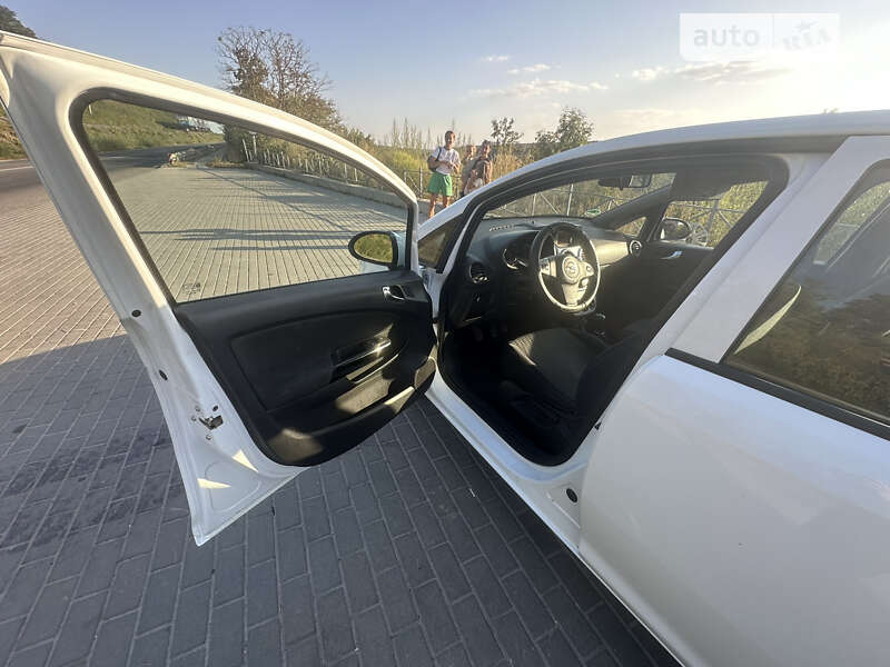 Хетчбек Opel Corsa 2013 в Тернополі