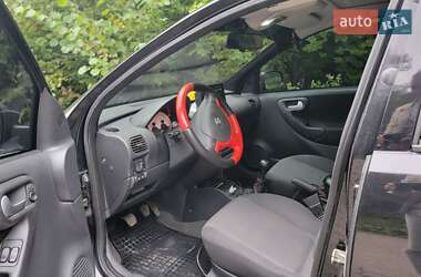 Хэтчбек Opel Corsa 2006 в 