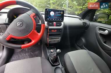 Хэтчбек Opel Corsa 2006 в 