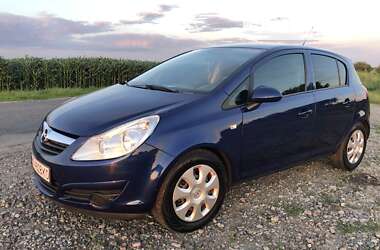 Хэтчбек Opel Corsa 2009 в Киеве