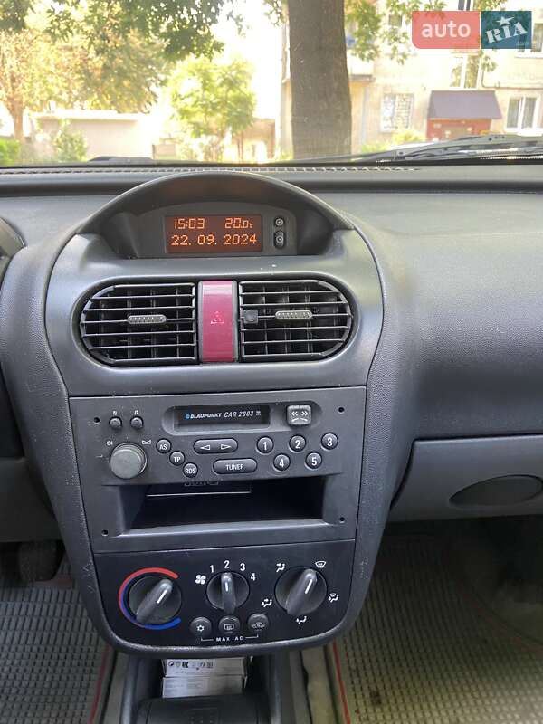 Хэтчбек Opel Corsa 2001 в Львове