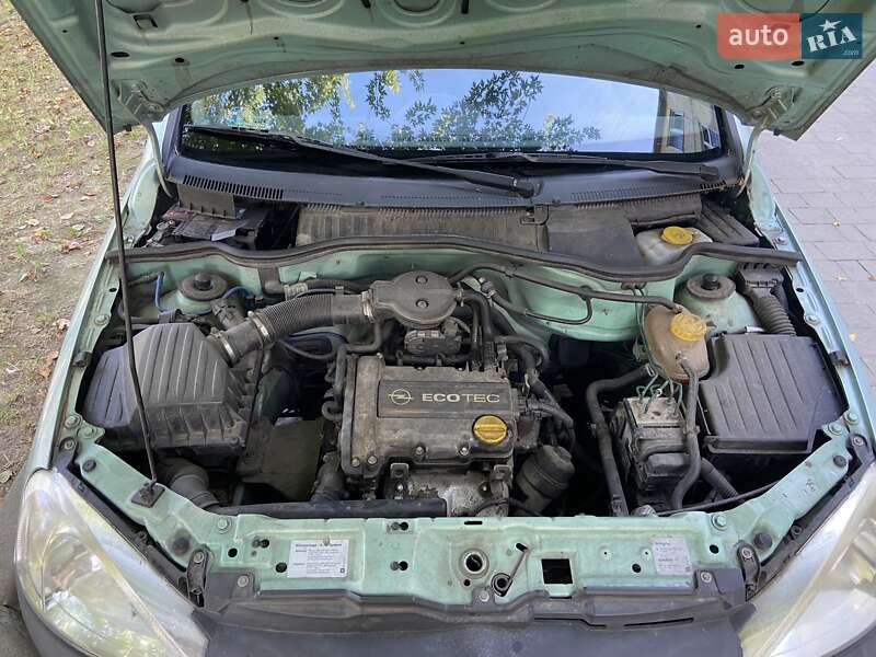 Хэтчбек Opel Corsa 2001 в Львове