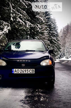 Хэтчбек Opel Corsa 1997 в Ужгороде