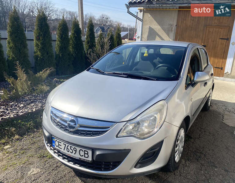 Хэтчбек Opel Corsa 2011 в Черновцах