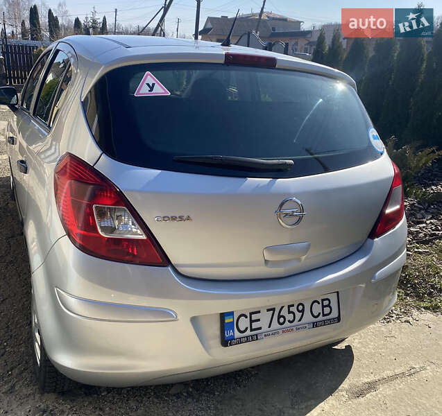 Хэтчбек Opel Corsa 2011 в Черновцах