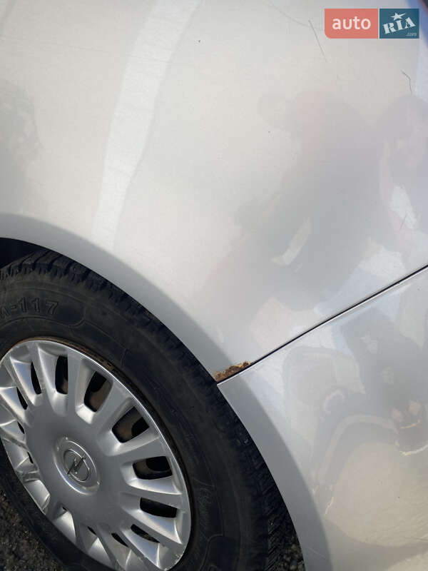 Хэтчбек Opel Corsa 2011 в Черновцах