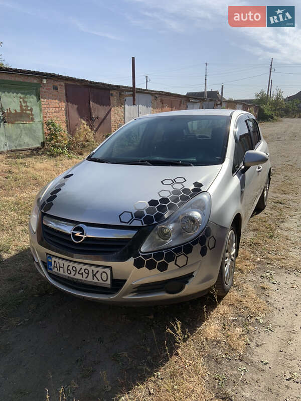 Хэтчбек Opel Corsa 2010 в Остер