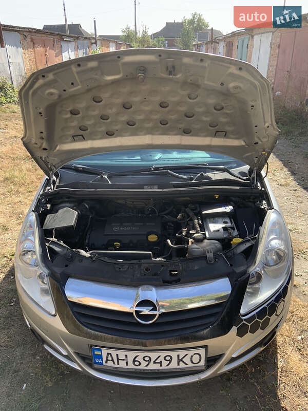 Хэтчбек Opel Corsa 2010 в Остер