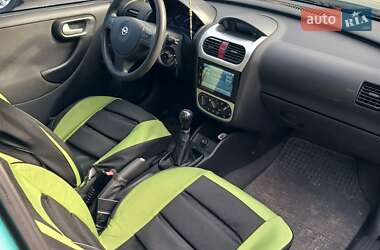 Хэтчбек Opel Corsa 2003 в 