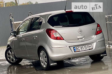 Хетчбек Opel Corsa 2010 в Дрогобичі