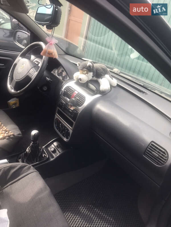 Хэтчбек Opel Corsa 2003 в Житомире