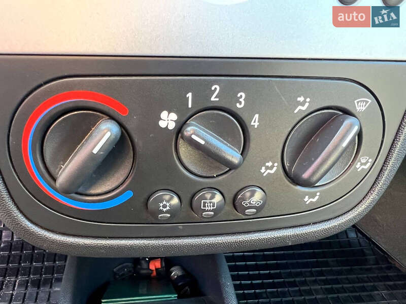 Хэтчбек Opel Corsa 2005 в Дубно фото 17 Хэтчбек Opel Corsa 2005 в Дубно