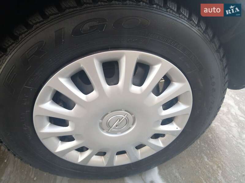 Хэтчбек Opel Corsa 2009 в Новояворовске