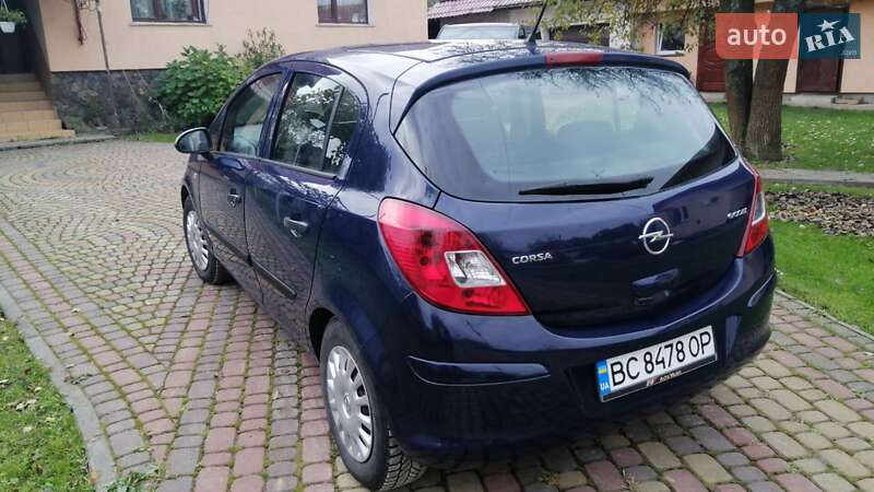 Хэтчбек Opel Corsa 2009 в Новояворовске