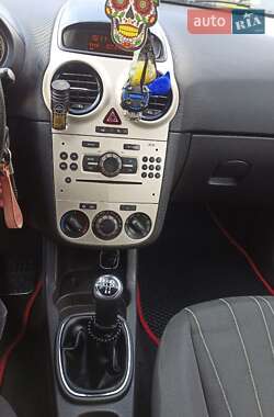 Хэтчбек Opel Corsa 2008 в 