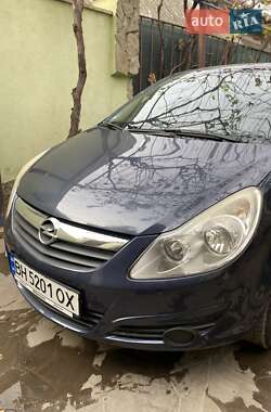 Хэтчбек Opel Corsa 2007 в 