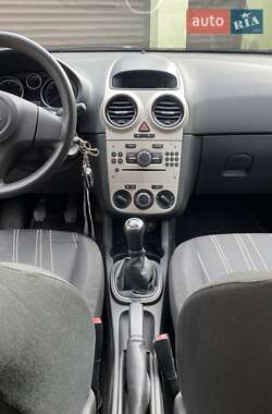 Хэтчбек Opel Corsa 2007 в 