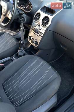 Хэтчбек Opel Corsa 2007 в 
