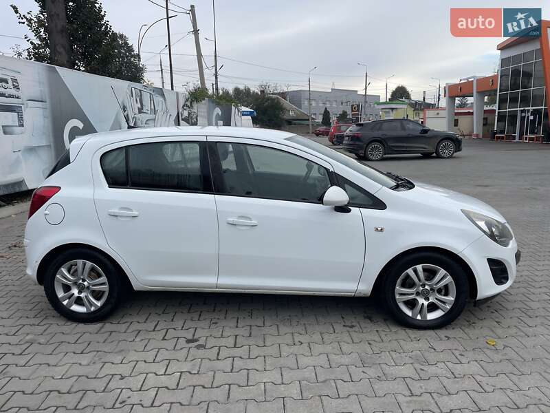 Хэтчбек Opel Corsa 2013 в Черновцах