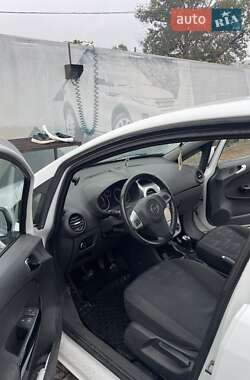 Хэтчбек Opel Corsa 2013 в 