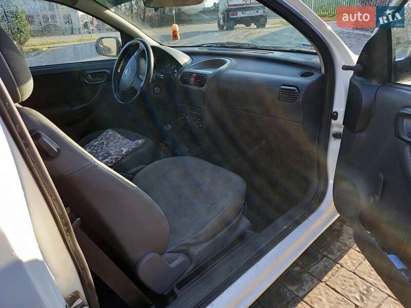 Хэтчбек Opel Corsa 2005 в Ивано-Франковске