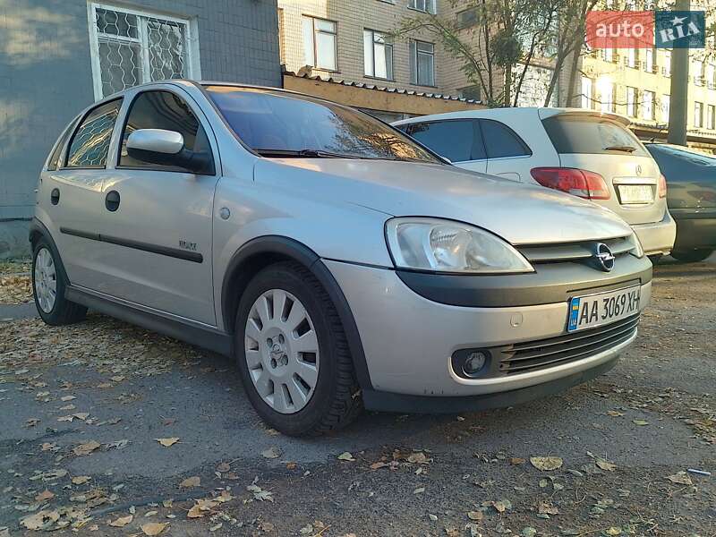 Хэтчбек Opel Corsa 2002 в Киеве