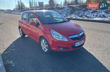 Хэтчбек Opel Corsa 2010 в 
