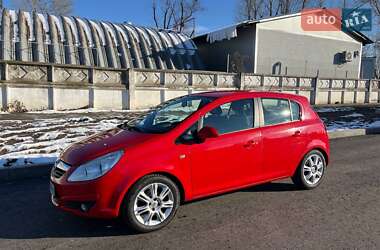 Хэтчбек Opel Corsa 2010 в 