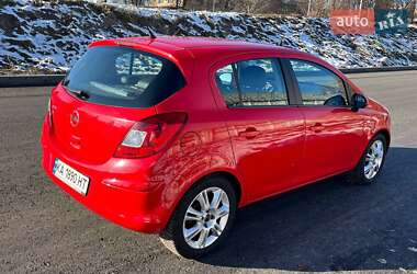 Хэтчбек Opel Corsa 2010 в 