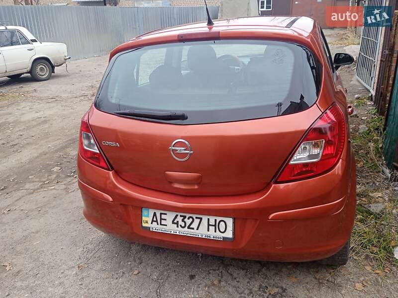 Хэтчбек Opel Corsa 2011 в Днепре