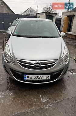 Хетчбек Opel Corsa 2013 в Дніпрі