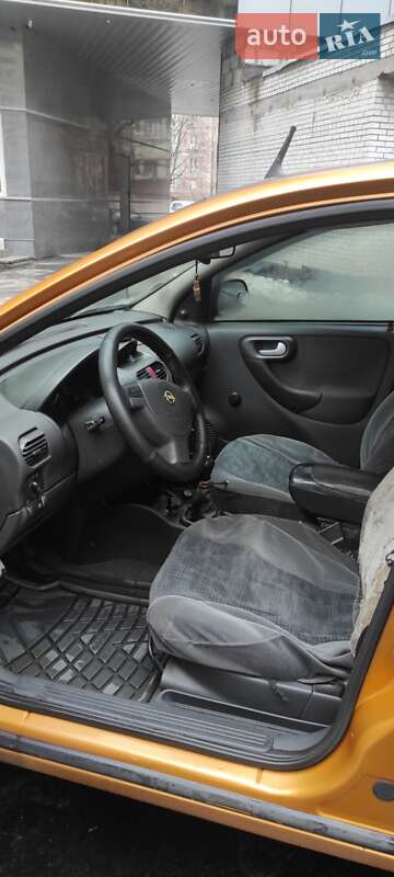 Хэтчбек Opel Corsa 2003 в Киеве