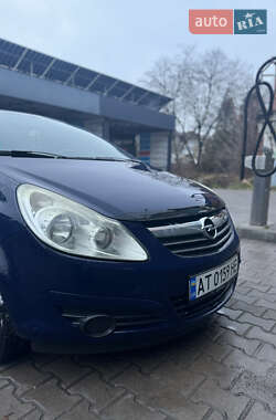 Хэтчбек Opel Corsa 2009 в 