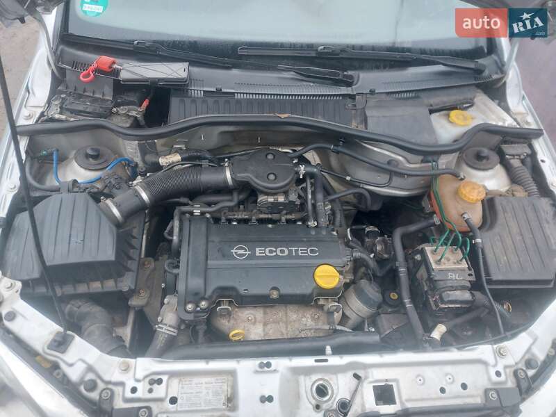 Хэтчбек Opel Corsa 2004 в Вапнярке фото 2 Хэтчбек Opel Corsa 2004 в Вапнярке