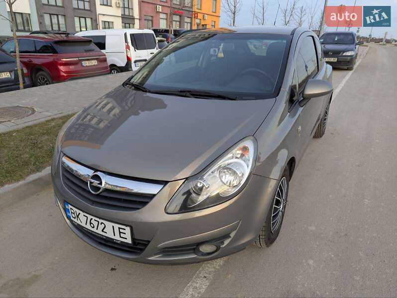 Хэтчбек Opel Corsa 2010 в 