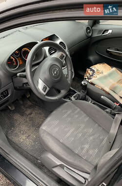 Хэтчбек Opel Corsa 2011 в 