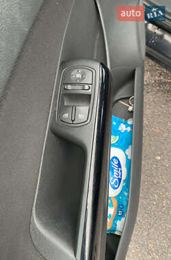 Хэтчбек Opel Corsa 2011 в 