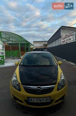 Хэтчбек Opel Corsa 2010 в 