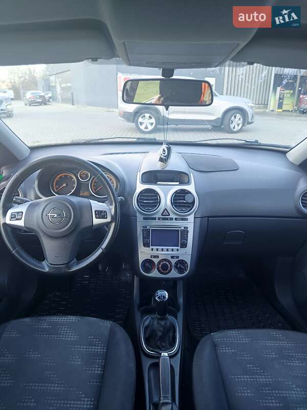 Хэтчбек Opel Corsa 2011 в Виноградове