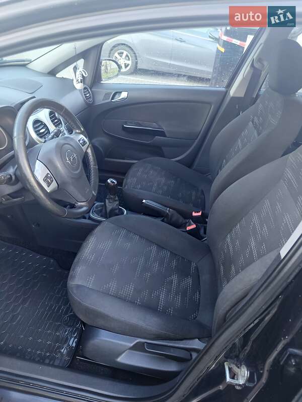 Хэтчбек Opel Corsa 2011 в Виноградове
