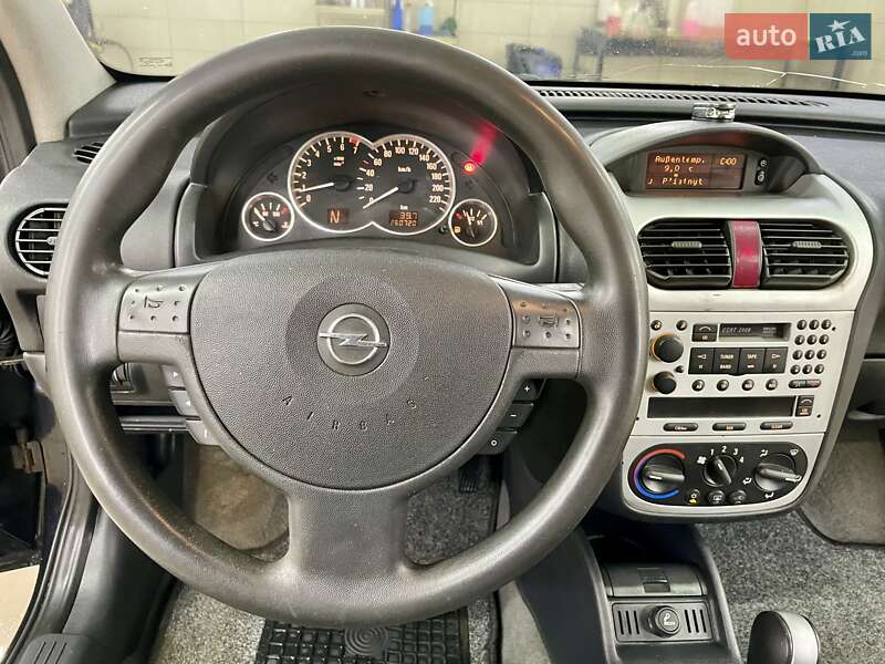 Хэтчбек Opel Corsa 2003 в Сумах