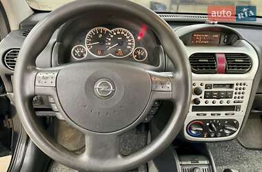 Хетчбек Opel Corsa 2003 в 