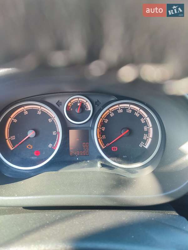 Хэтчбек Opel Corsa 2011 в Дубно