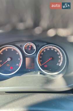 Хэтчбек Opel Corsa 2011 в 