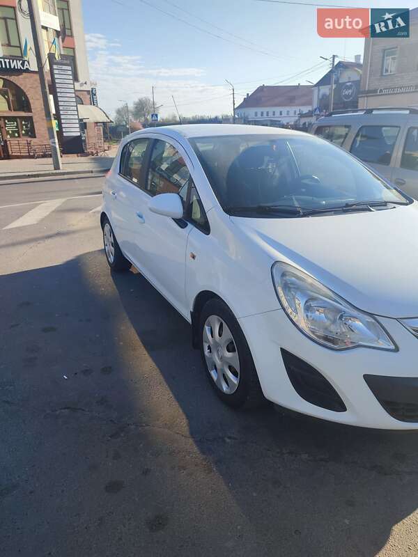 Хэтчбек Opel Corsa 2011 в Дубно